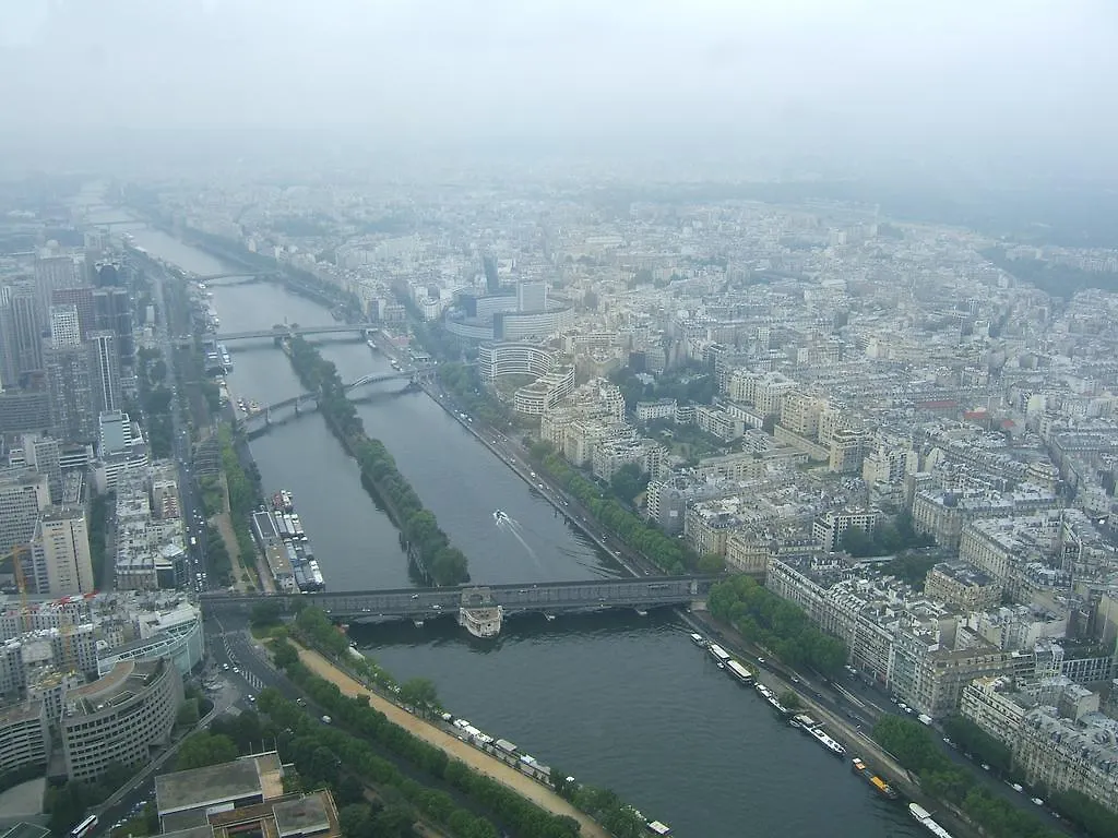 Peniche Tour Eiffel Apartament *