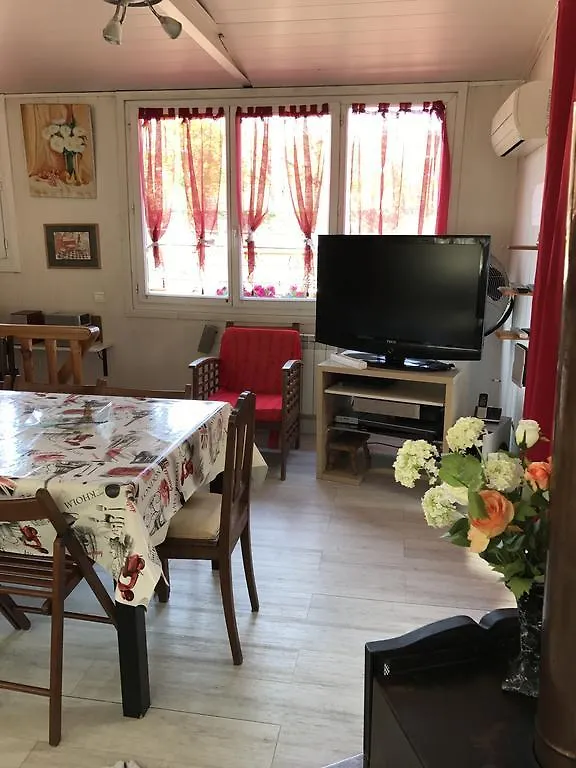Apartament Peniche Tour Eiffel *